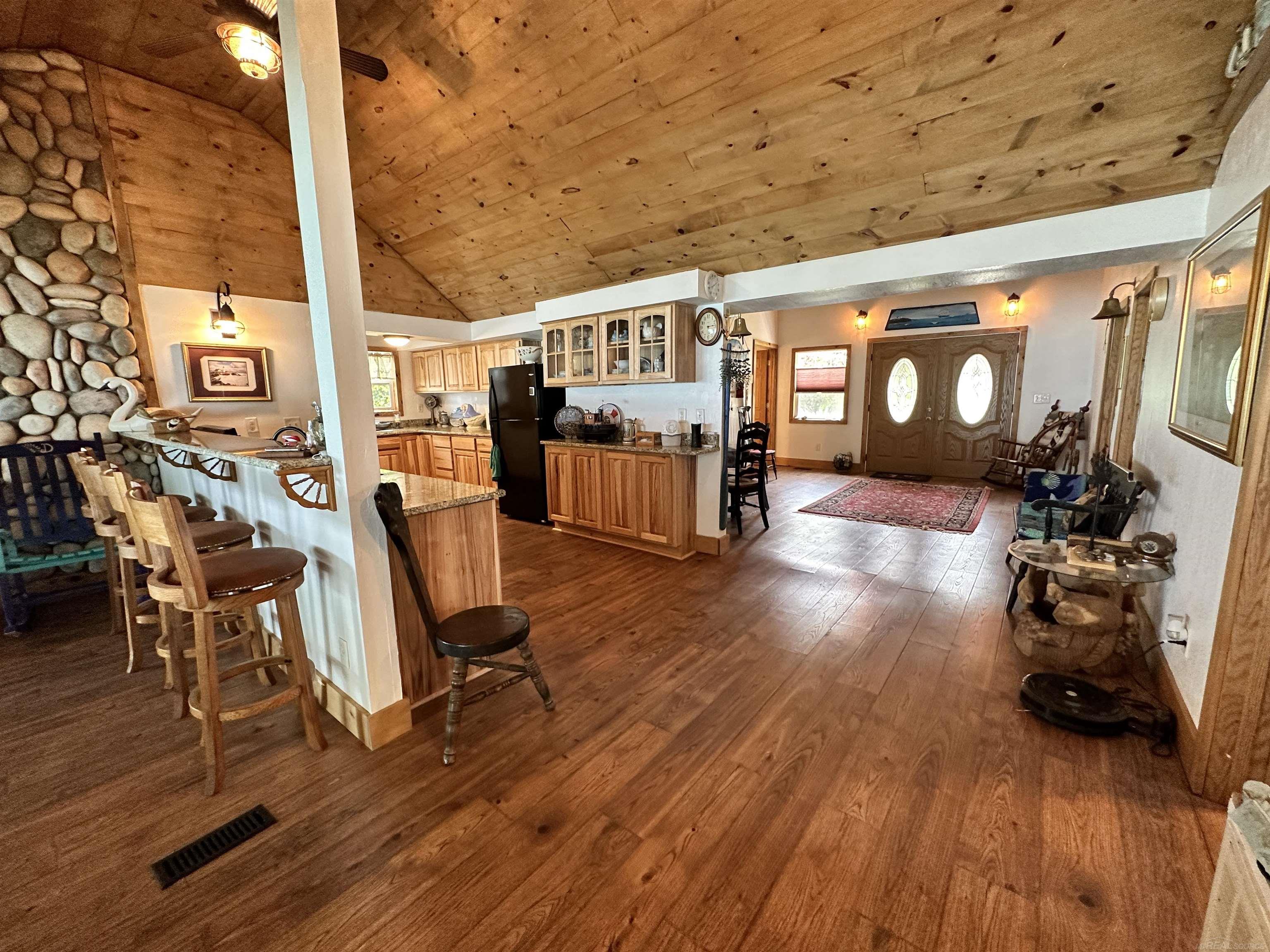 5180 Lakeshore Road Deckerville, MI 48427 - Photo 16 of 56 50118664-15.JPG