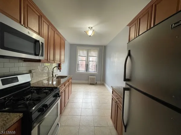 $2,000 | 32 Woodcliff Avenue, Unit B4, North Bergen, NJ 07047