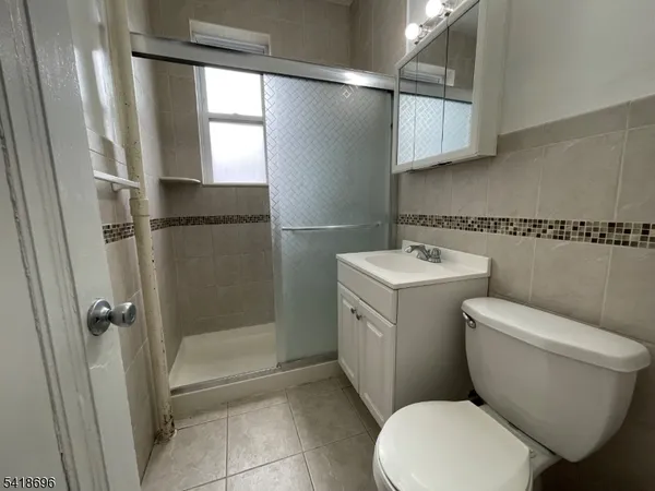 $2,000 | 32 Woodcliff Avenue, Unit B4, North Bergen, NJ 07047
