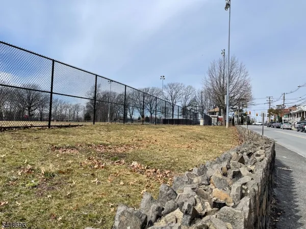 $2,000 | 32 Woodcliff Avenue, Unit B4, North Bergen, NJ 07047