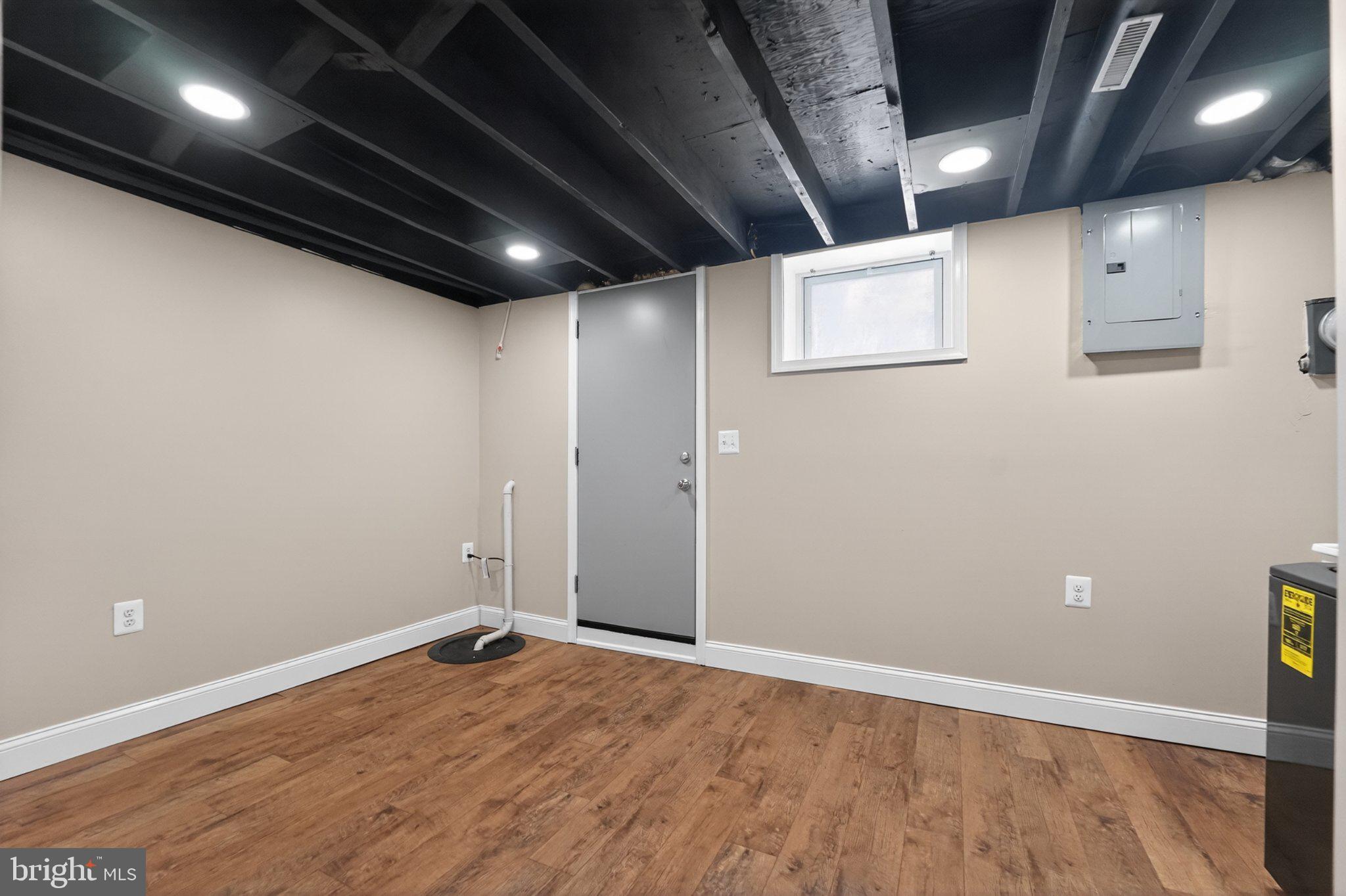 643 South Wickham Road Baltimore, MD 21229 - Photo 18 of 32 Versatile space with modern finishes.