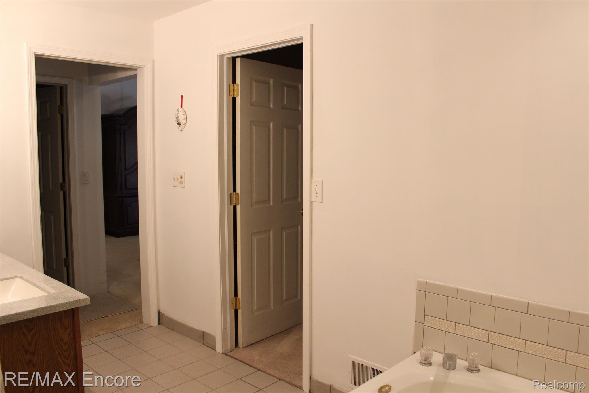 2619 Pine Ridge Road West Bloomfield, MI 48324 - Photo 19 of 32
