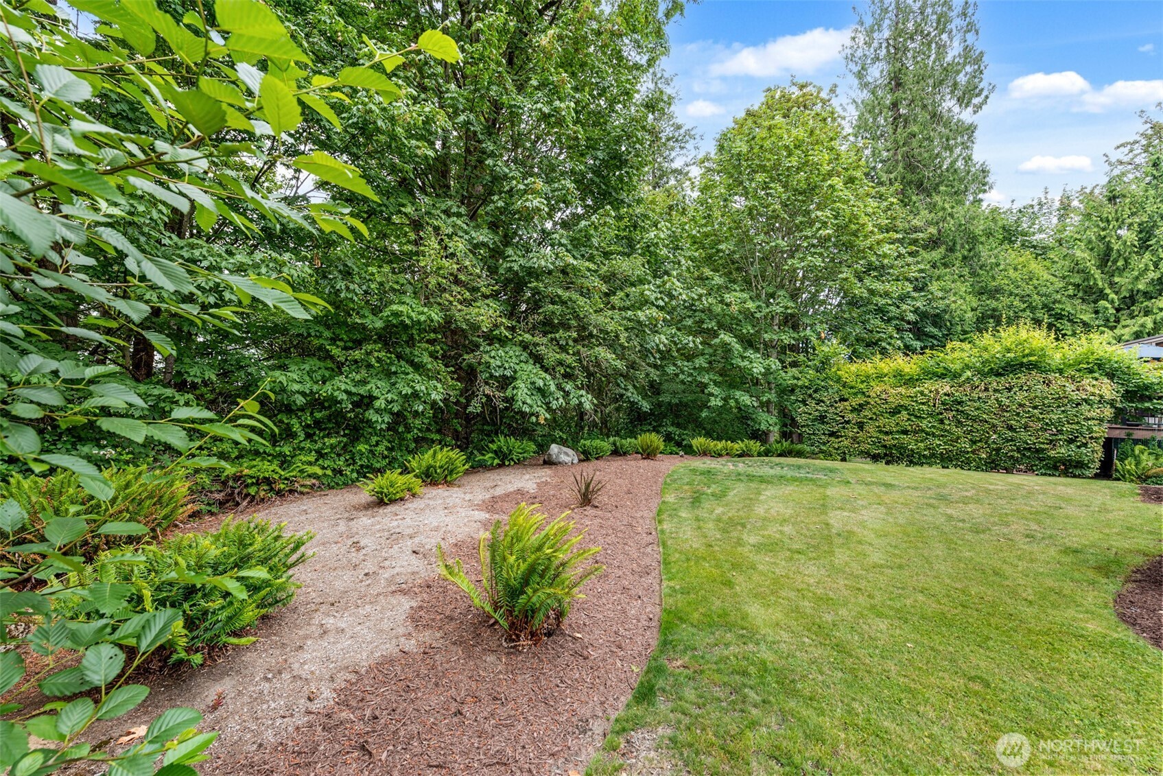 9118 Northeast 160th Place Bothell, WA 98011 - Photo 29 of 33