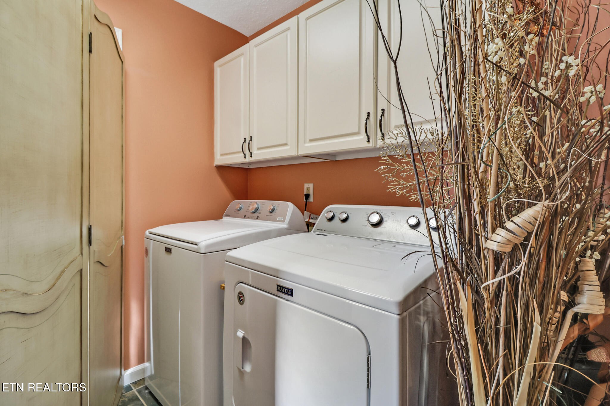 16 Victoria Way Crossville, TN 38558 - Photo 33 of 60 a utility room with dryer and washer