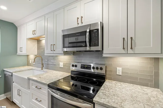 $299,500 | 925 Cleveland Street, Unit 57, Greenville, SC 29601