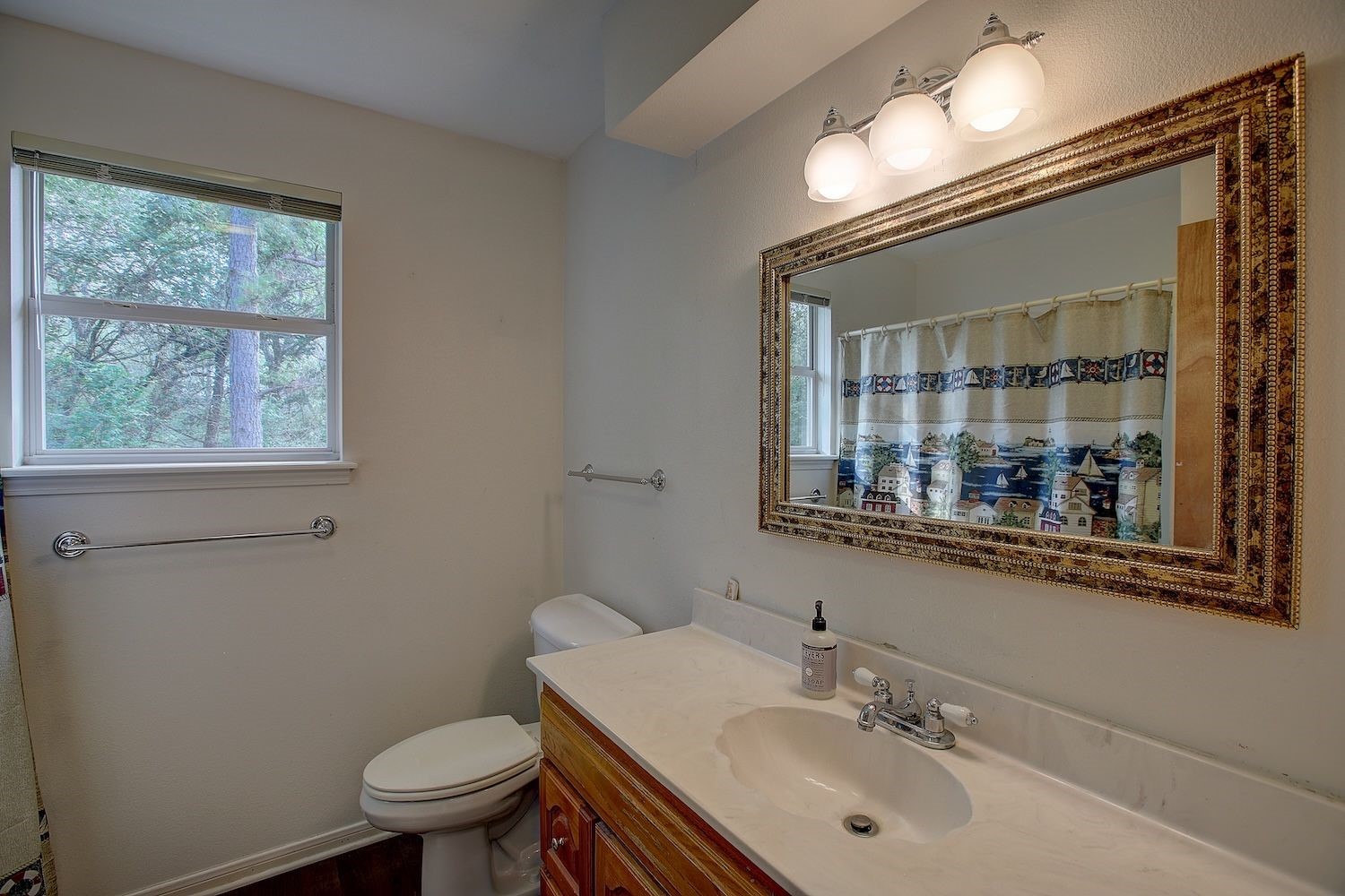 4540 Creamer Creek Road La Grange, TX 78945 - Photo 18 of 32 Full bathroom between the 2 bedrooms and hallway accessible with a tub/shower and large vanity.