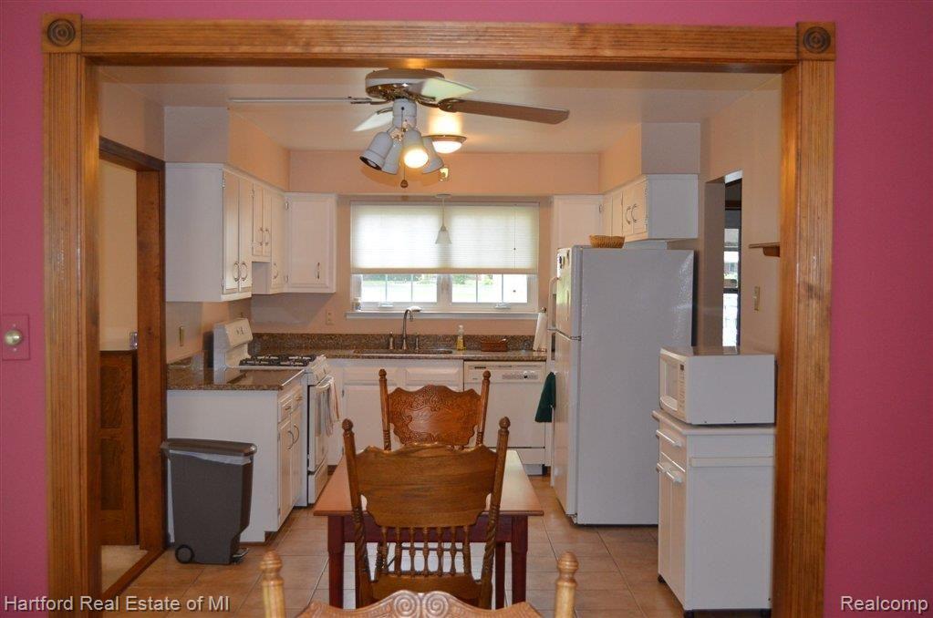 36131 Smithfield Road Farmington, MI 48335 - Photo 18 of 39 Kitchen