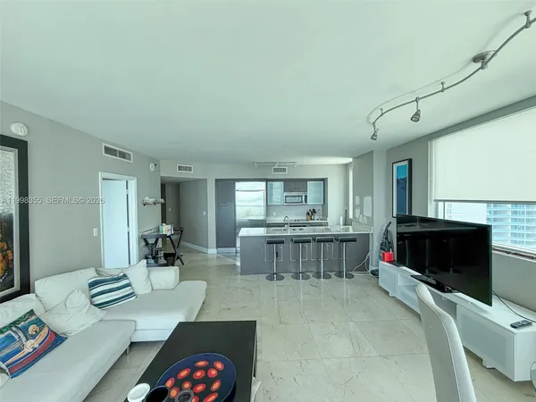 $5,800 | 500 Brickell Avenue, Unit 3001, Miami, FL 33131