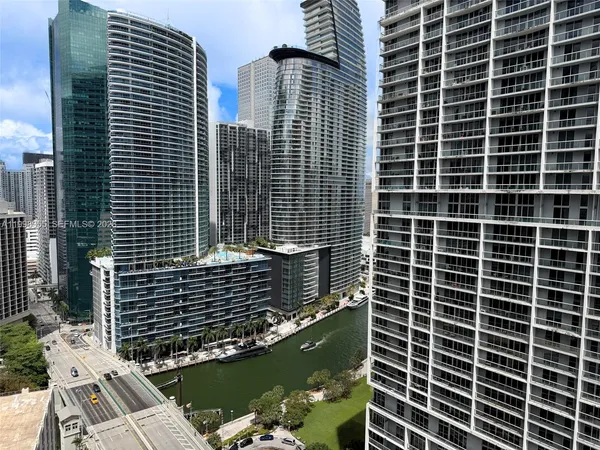 $5,800 | 500 Brickell Avenue, Unit 3001, Miami, FL 33131