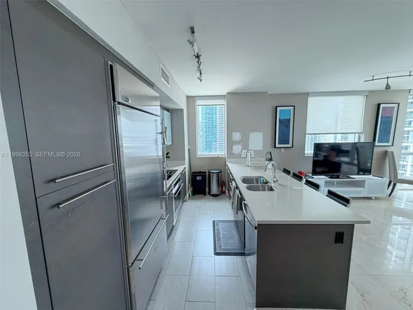 $5,800 | 500 Brickell Avenue, Unit 3001, Miami, FL 33131