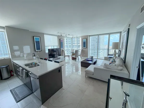 $5,800 | 500 Brickell Avenue, Unit 3001, Miami, FL 33131