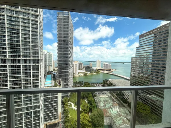 $5,800 | 500 Brickell Avenue, Unit 3001, Miami, FL 33131