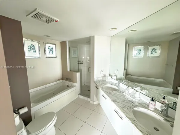 $5,800 | 500 Brickell Avenue, Unit 3001, Miami, FL 33131