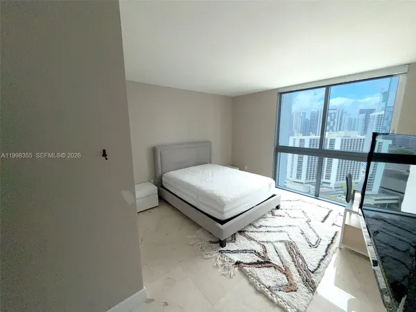 $5,800 | 500 Brickell Avenue, Unit 3001, Miami, FL 33131