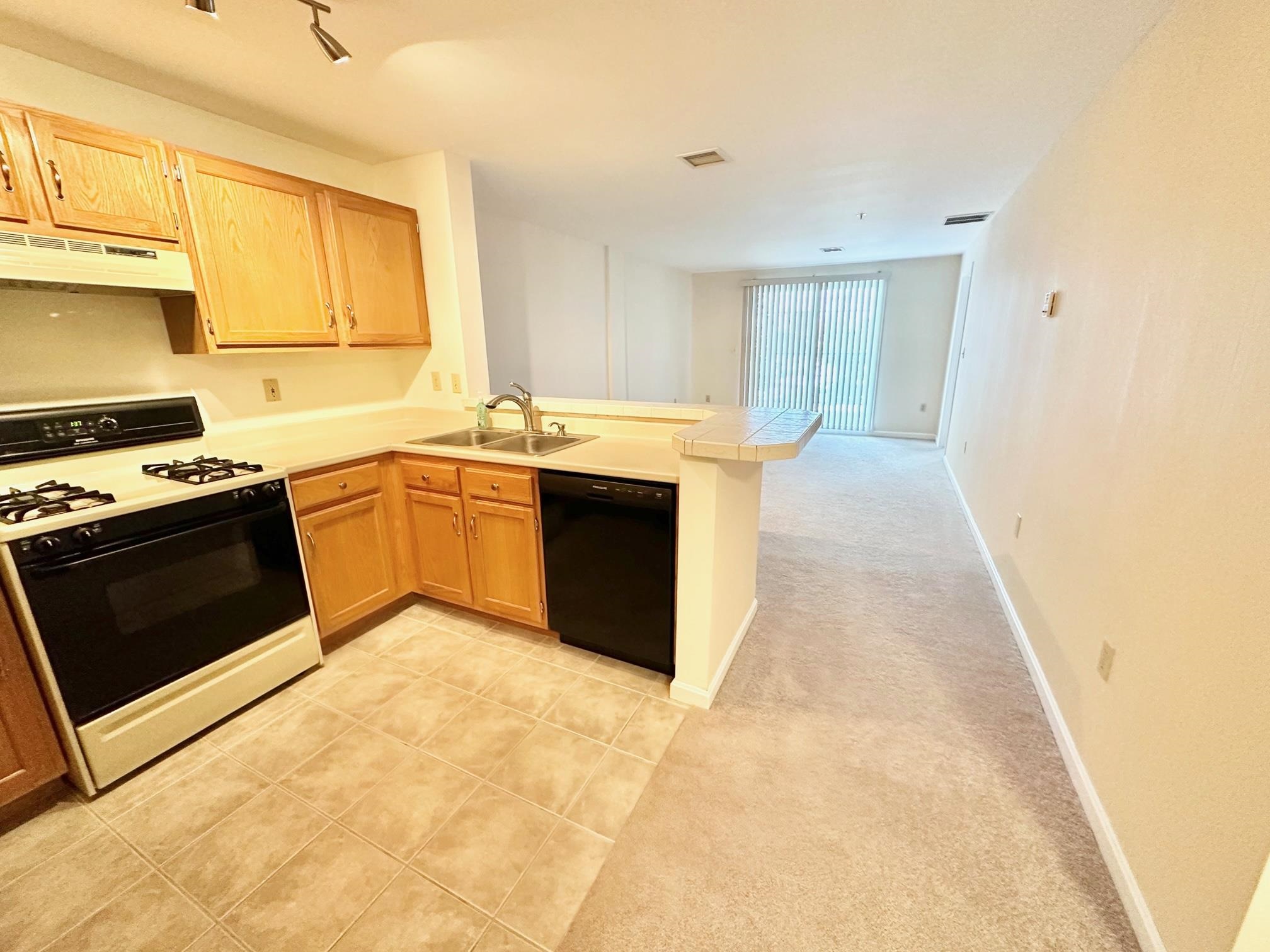 96 River Road, Unit 304 Manchester, NH 03104 - Photo 3 of 31 Gallery Image 3