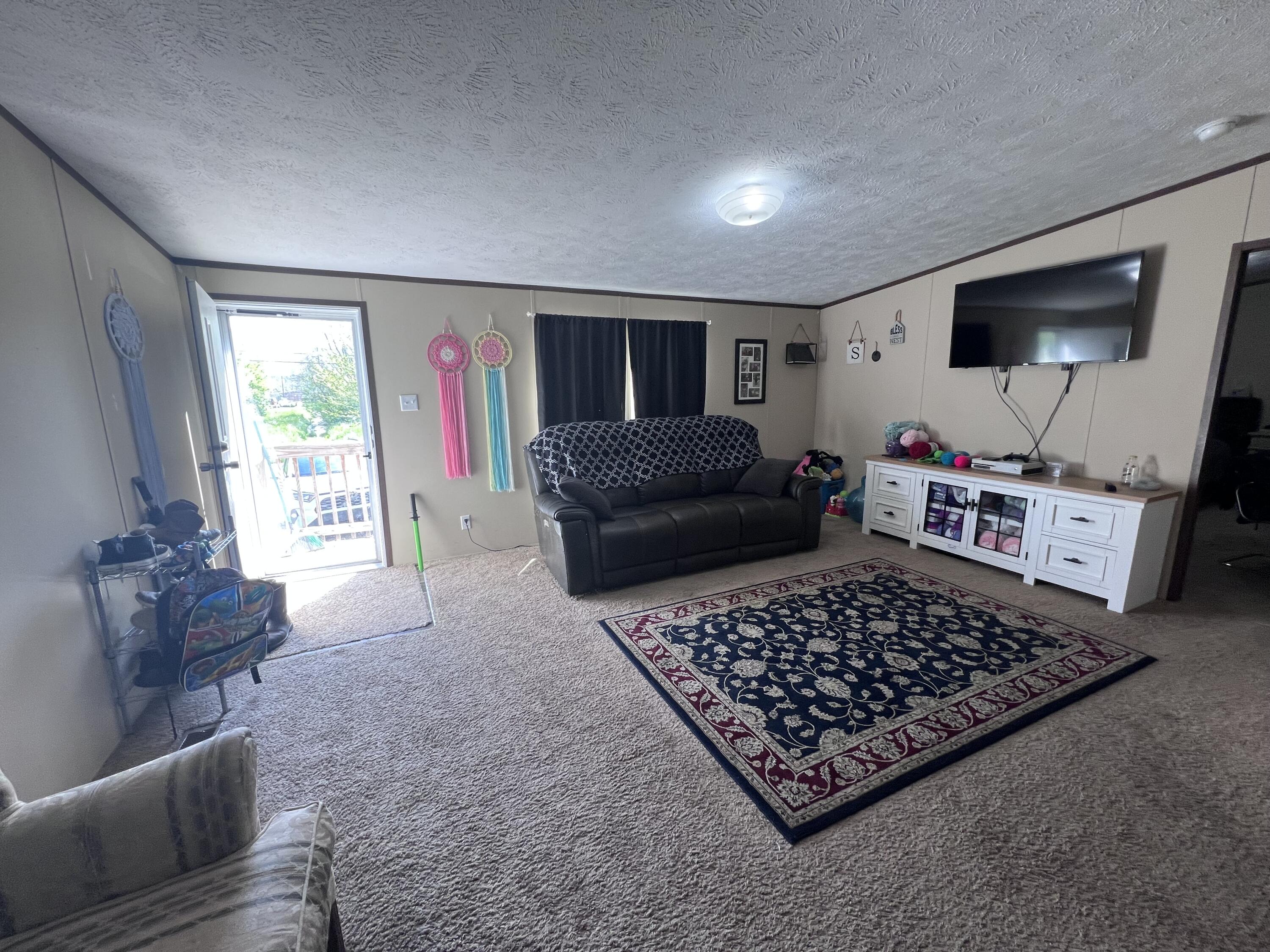 209 Dalewood Road Middlesboro, KY 40965 - Photo 5 of 14 IMG_9298