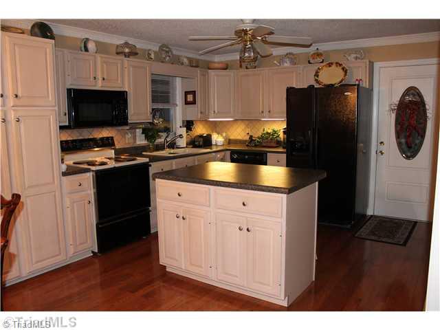313 Deadmon Road Mocksville, NC 27028 - Photo 4 of 16 Kitchen.