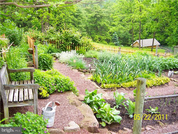 150 Grubb Road Pottstown, PA 19465 - Photo 6 of 25 Garden