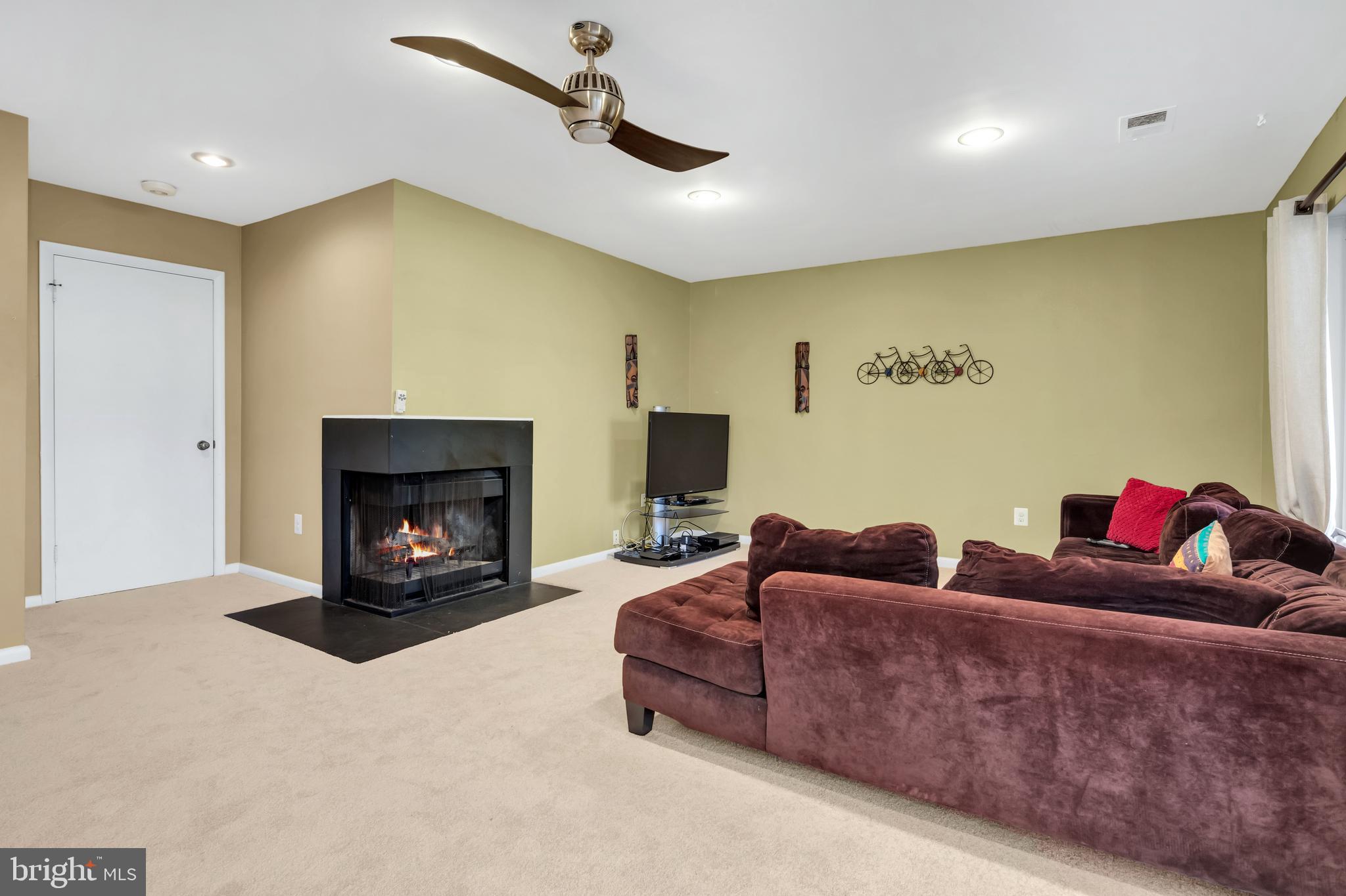 2054 Swans Neck Way Reston, VA 20191 - Photo 22 of 33