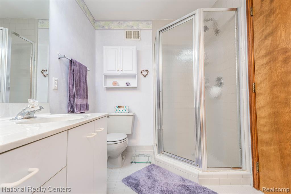 37164 Chesapeake Road Farmington Hills, MI 48335 - Photo 12 of 40
