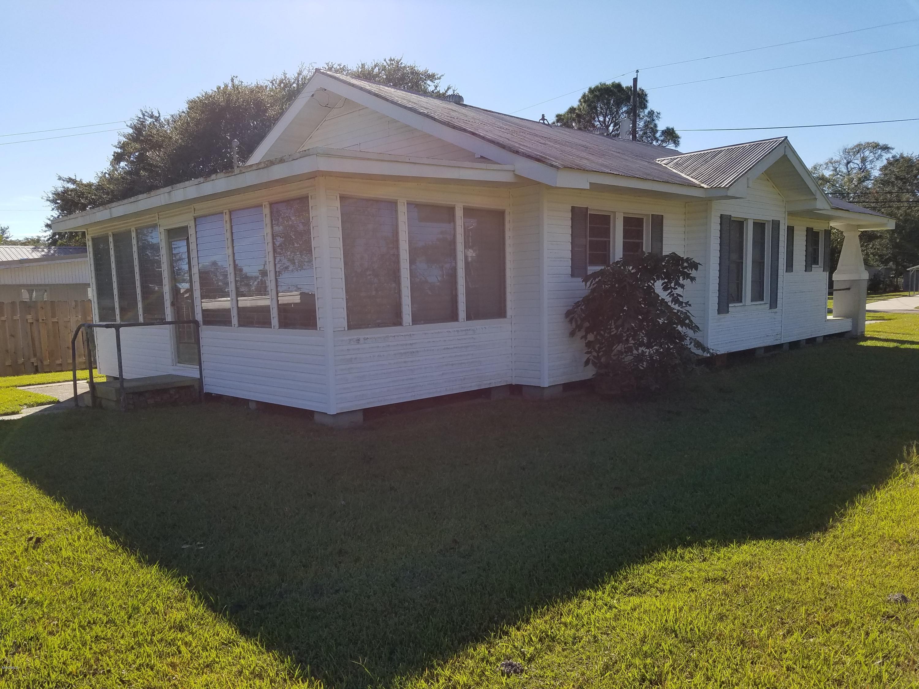 1412 Courthouse Road Gulfport, MS 39507 - Photo 4 of 20 20171119_133857