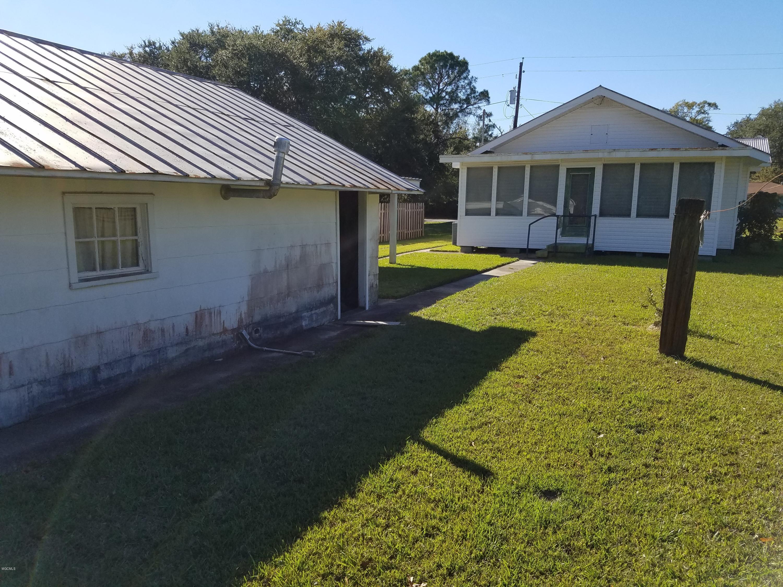 1412 Courthouse Road Gulfport, MS 39507 - Photo 7 of 20 20171119_133750
