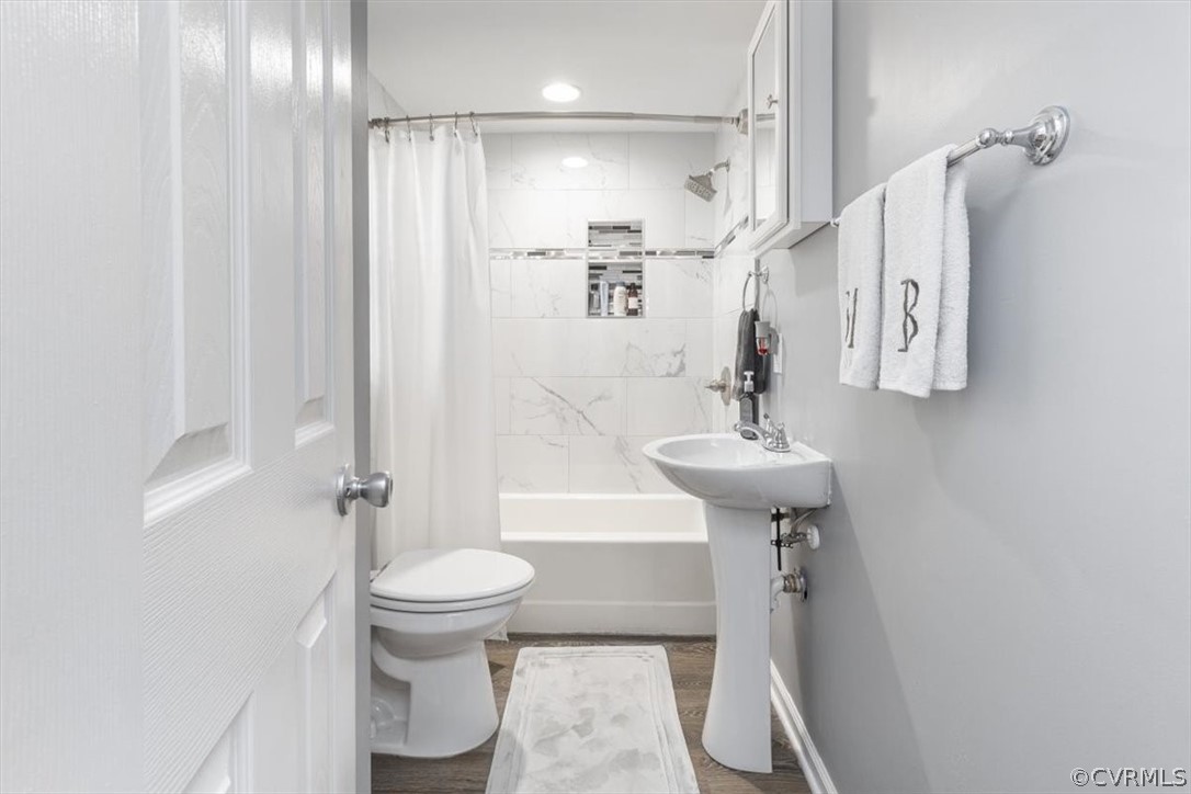 4101 Courthouse Road Chesterfield, VA 23236 - Photo 15 of 30 a bathroom with a sink toilet and a mirror