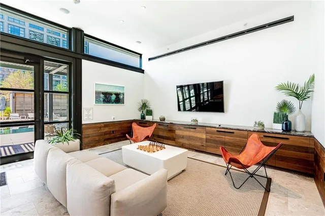 $955,000 | 1001 Julia Street, Unit 6D, New Orleans, LA 70113