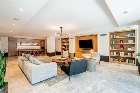 $955,000 | 1001 Julia Street, Unit 6D, New Orleans, LA 70113