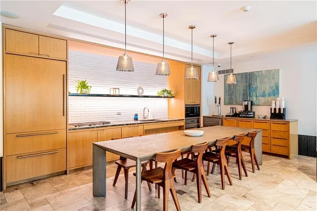 $955,000 | 1001 Julia Street, Unit 6D, New Orleans, LA 70113