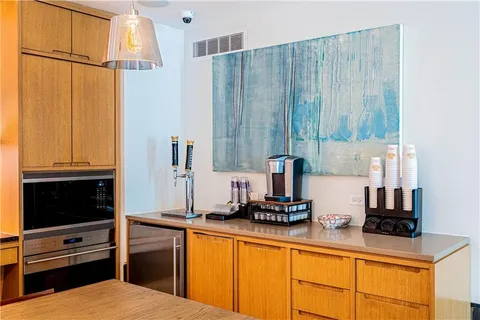 $955,000 | 1001 Julia Street, Unit 6D, New Orleans, LA 70113