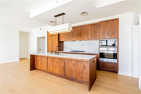 $955,000 | 1001 Julia Street, Unit 6D, New Orleans, LA 70113