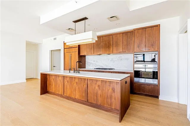 $955,000 | 1001 Julia Street, Unit 6D, New Orleans, LA 70113