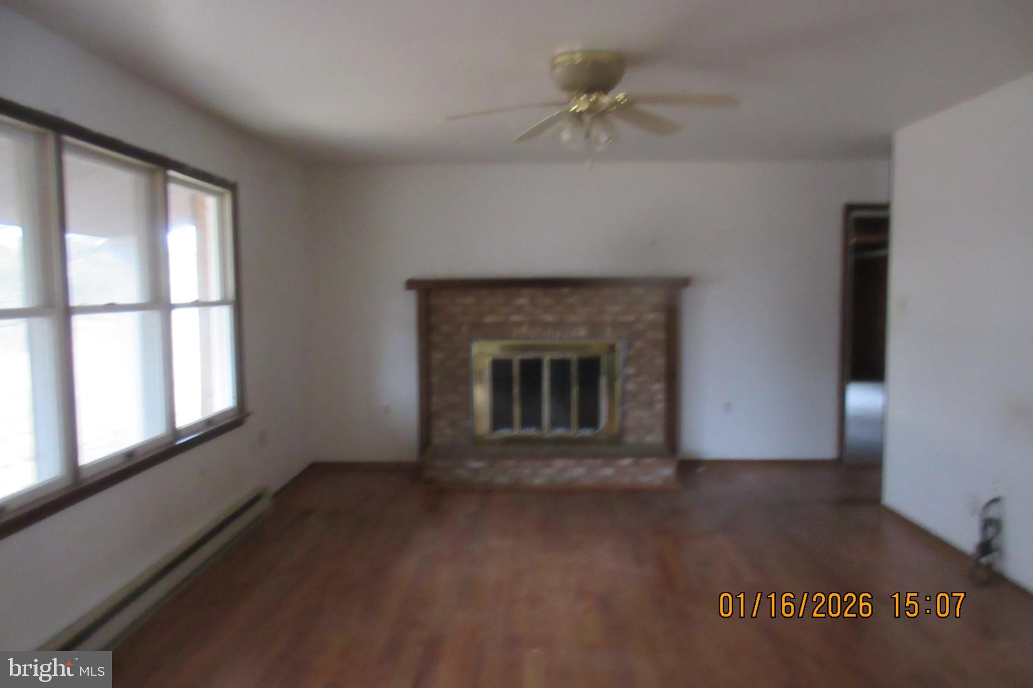 2809 Fry Road Jefferson, MD 21755 - Photo 7 of 21 Living room