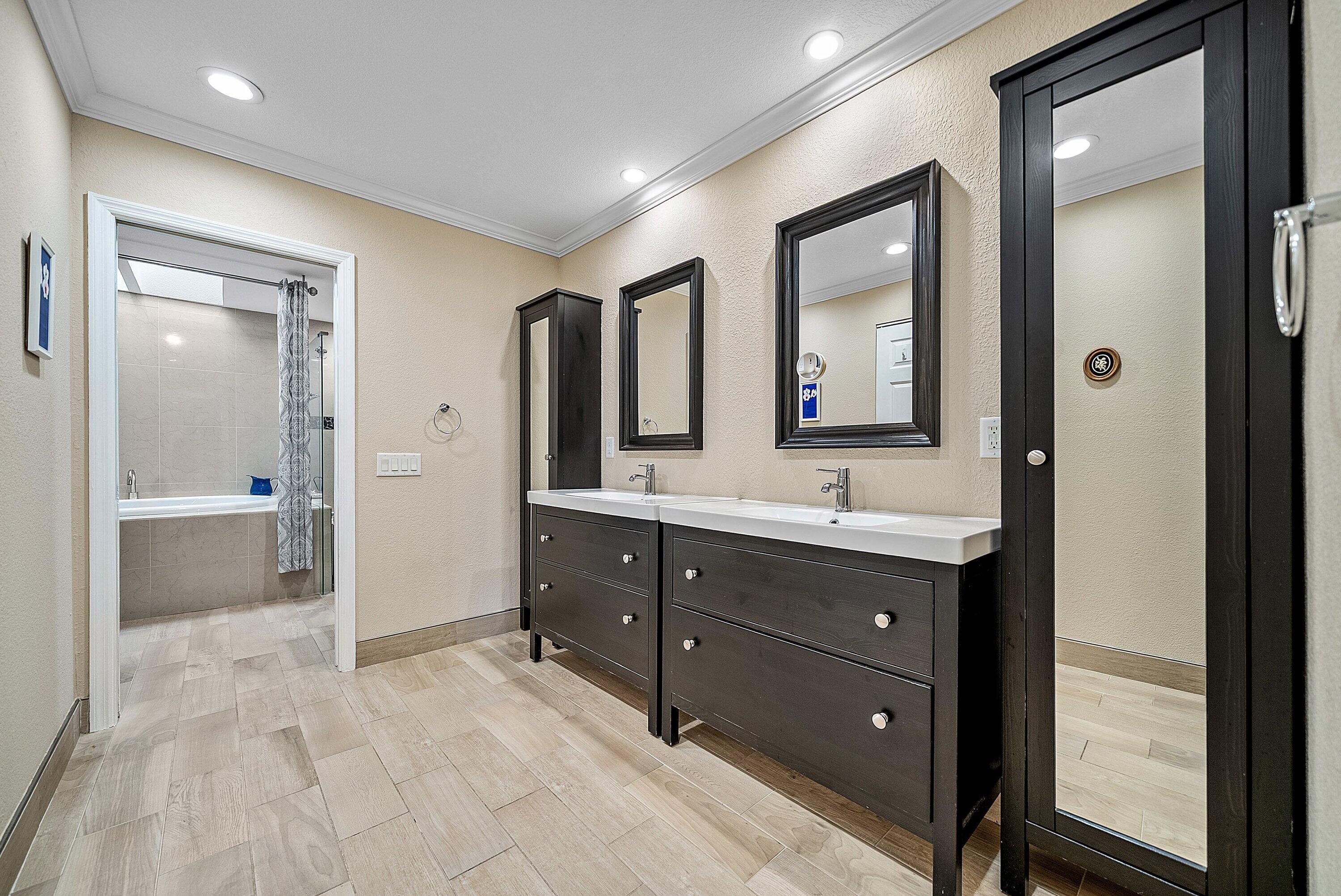 21330 Placida Terrace Boca Raton, FL 33433 - Photo 20 of 41 Primary Bathroom