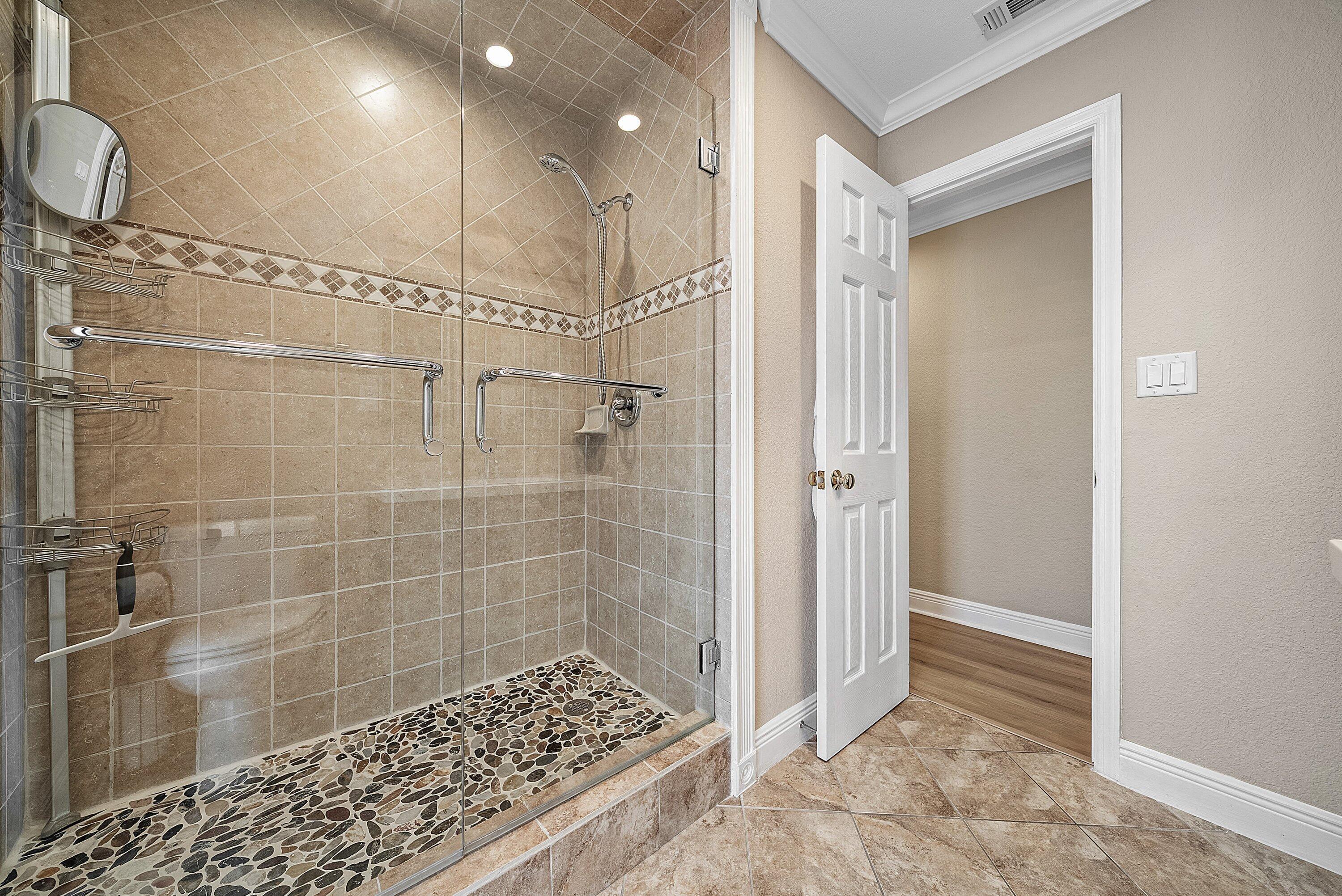 21330 Placida Terrace Boca Raton, FL 33433 - Photo 26 of 41 2nd bathroom