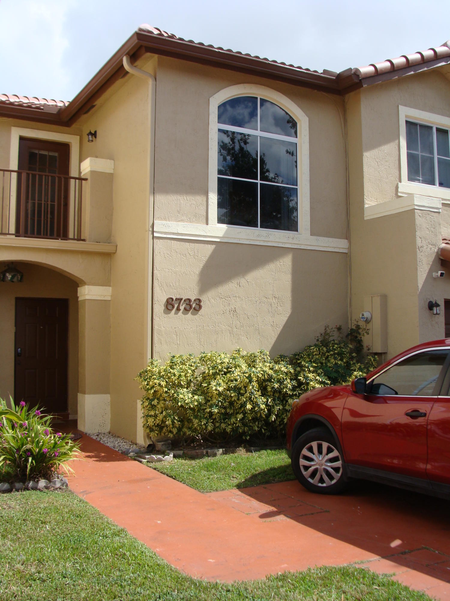 8733 Southwest 158th Place Miami, FL 33193 - Photo 3 of 12 DSC00884