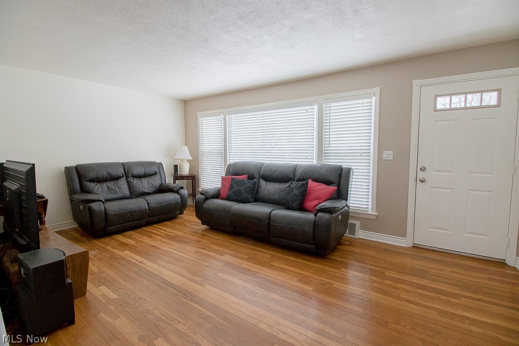30825 Clarmont Road Willowick, OH 44095 - Photo 8 of 28