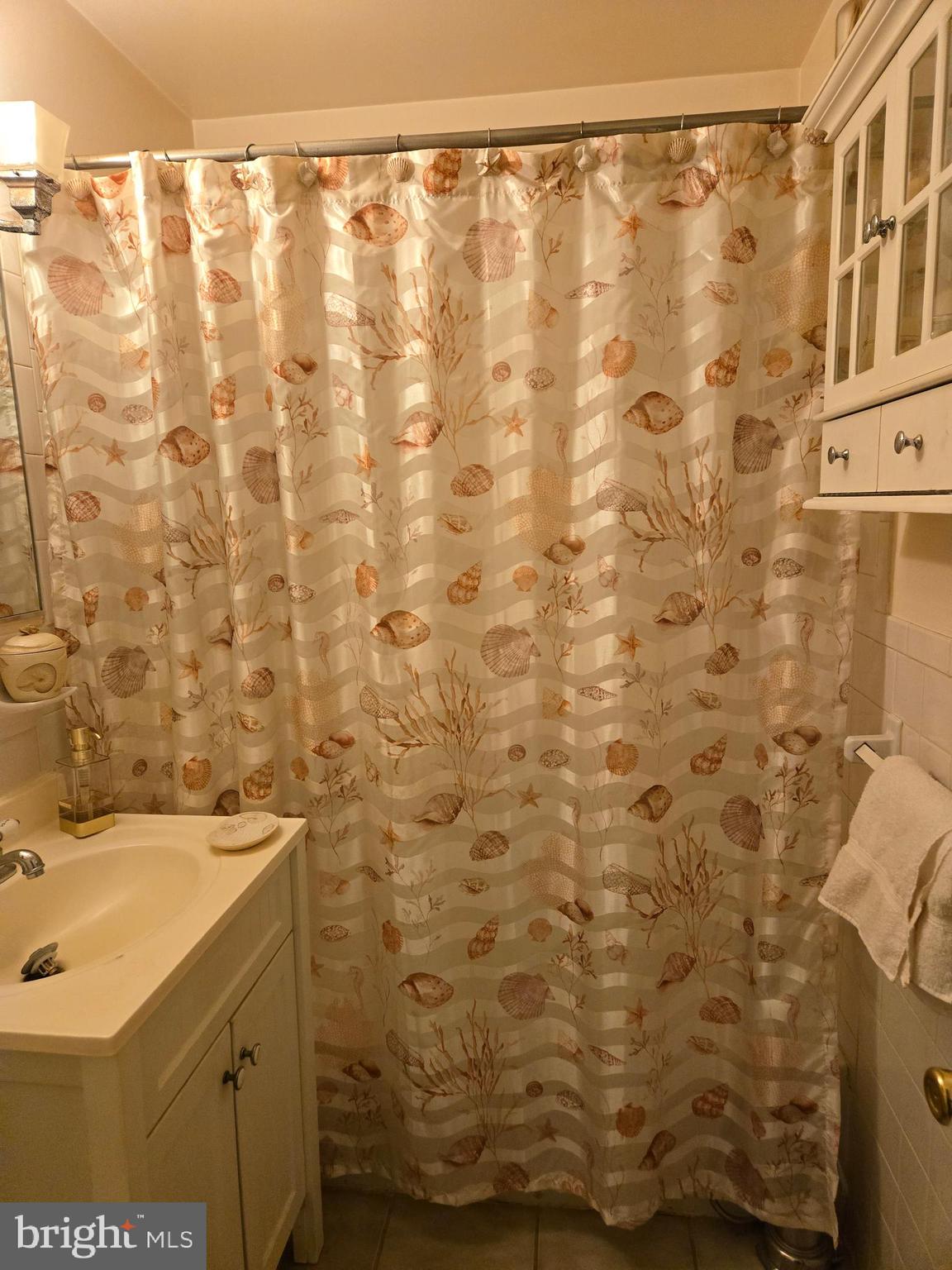 12135 Academy Road, Unit 2 Philadelphia, PA 19154 - Photo 21 of 22 Full bath upper level