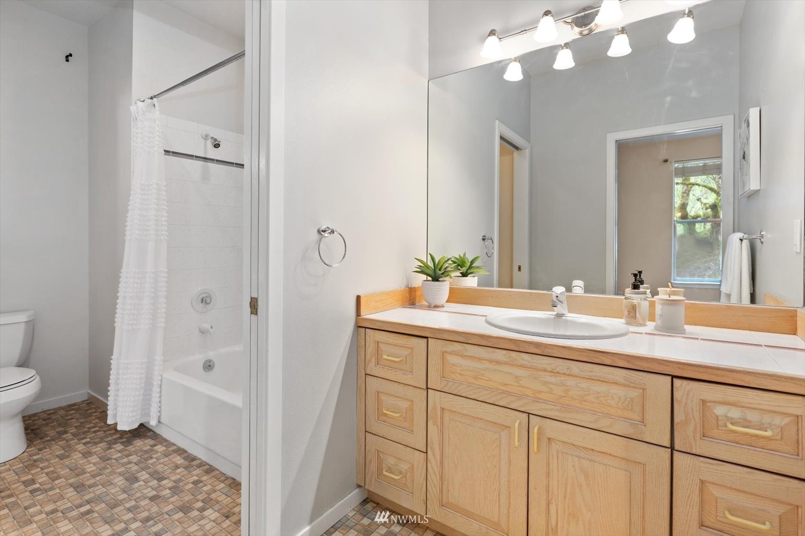 13629 3rd Drive Southeast Everett, WA 98208 - Photo 18 of 40 a bathroom with a double vanity sink mirror and toilet