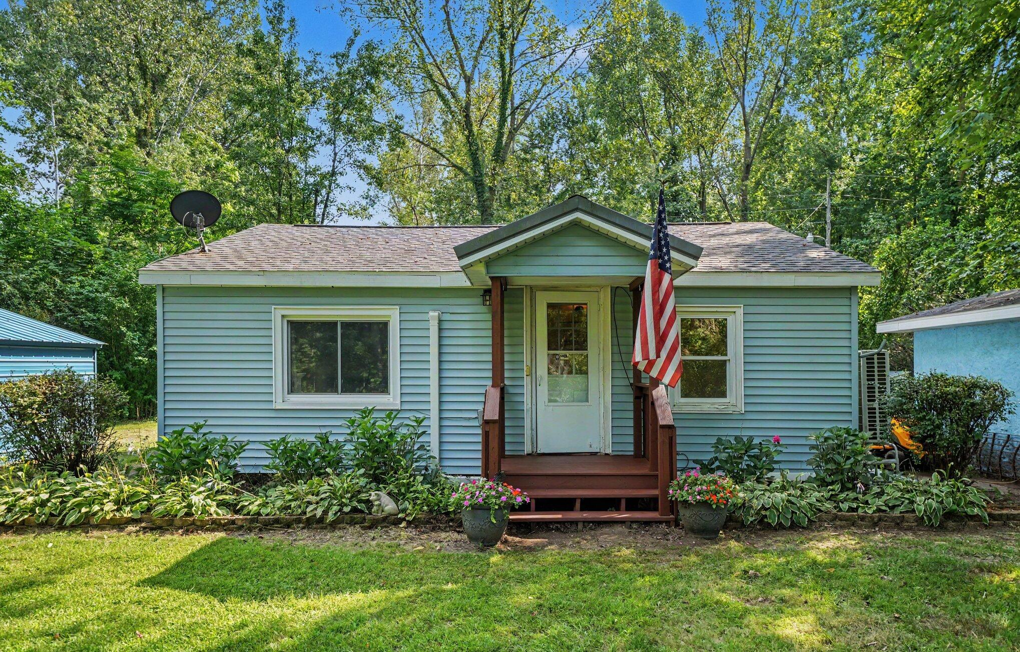 4650 Carmody Road Benton Harbor, MI 49022 - Photo 1 of 18 002_file_3796