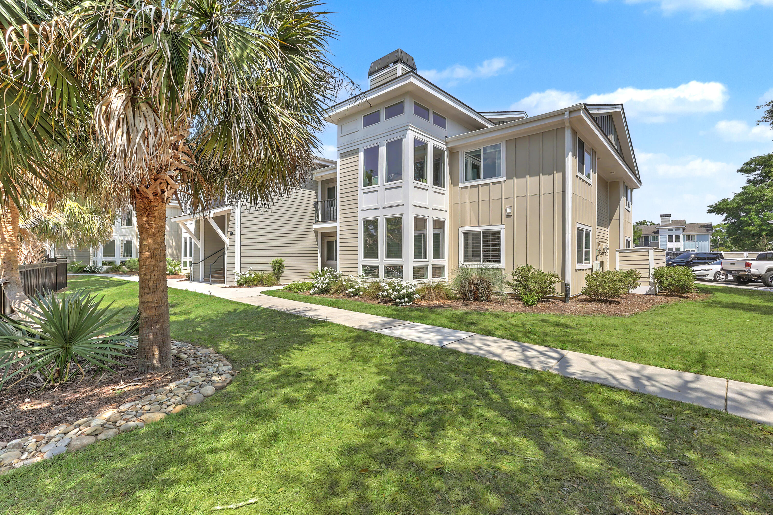 271 Alexandra Drive, Unit 6 Mount Pleasant, SC 29464 - Photo 2 of 46 ZYN_7357_58_59_60_61_62_63