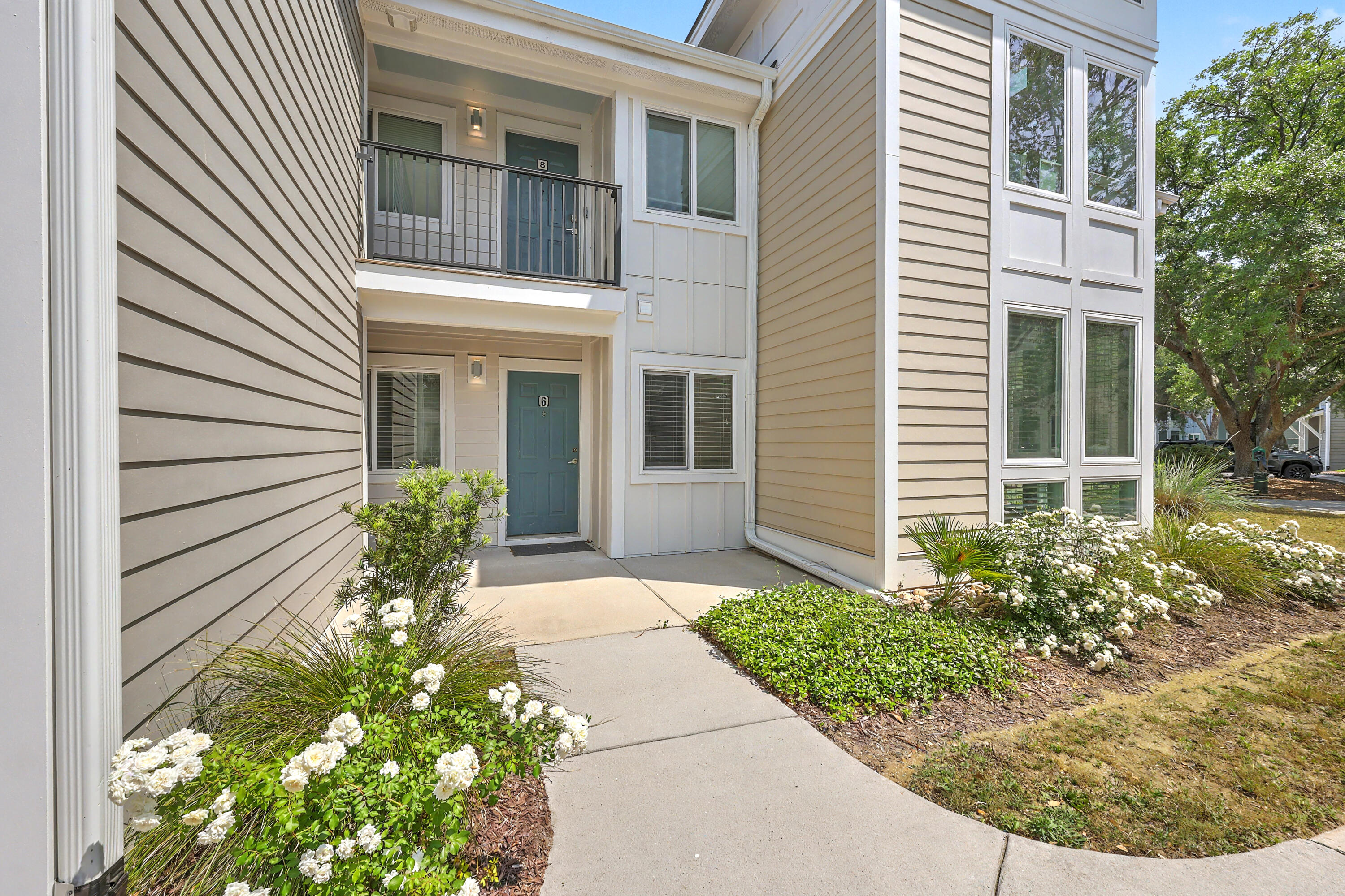 271 Alexandra Drive, Unit 6 Mount Pleasant, SC 29464 - Photo 3 of 46 ZYN_7350_1_2_3_4_5_6