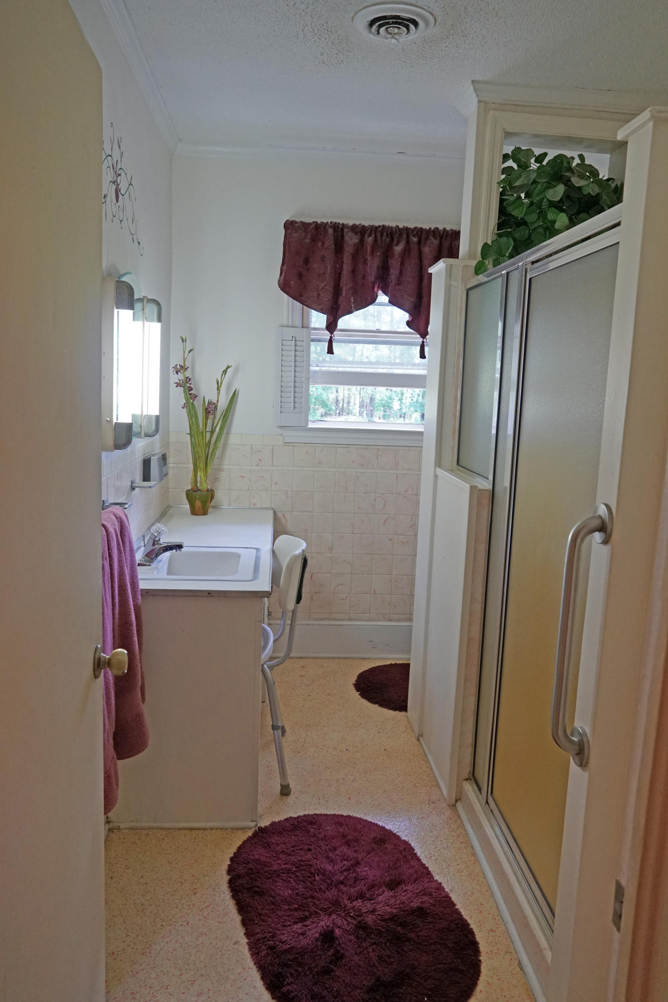 545 Midway Road Elloree, SC 29047 - Photo 22 of 33 Guest Bathroom 1