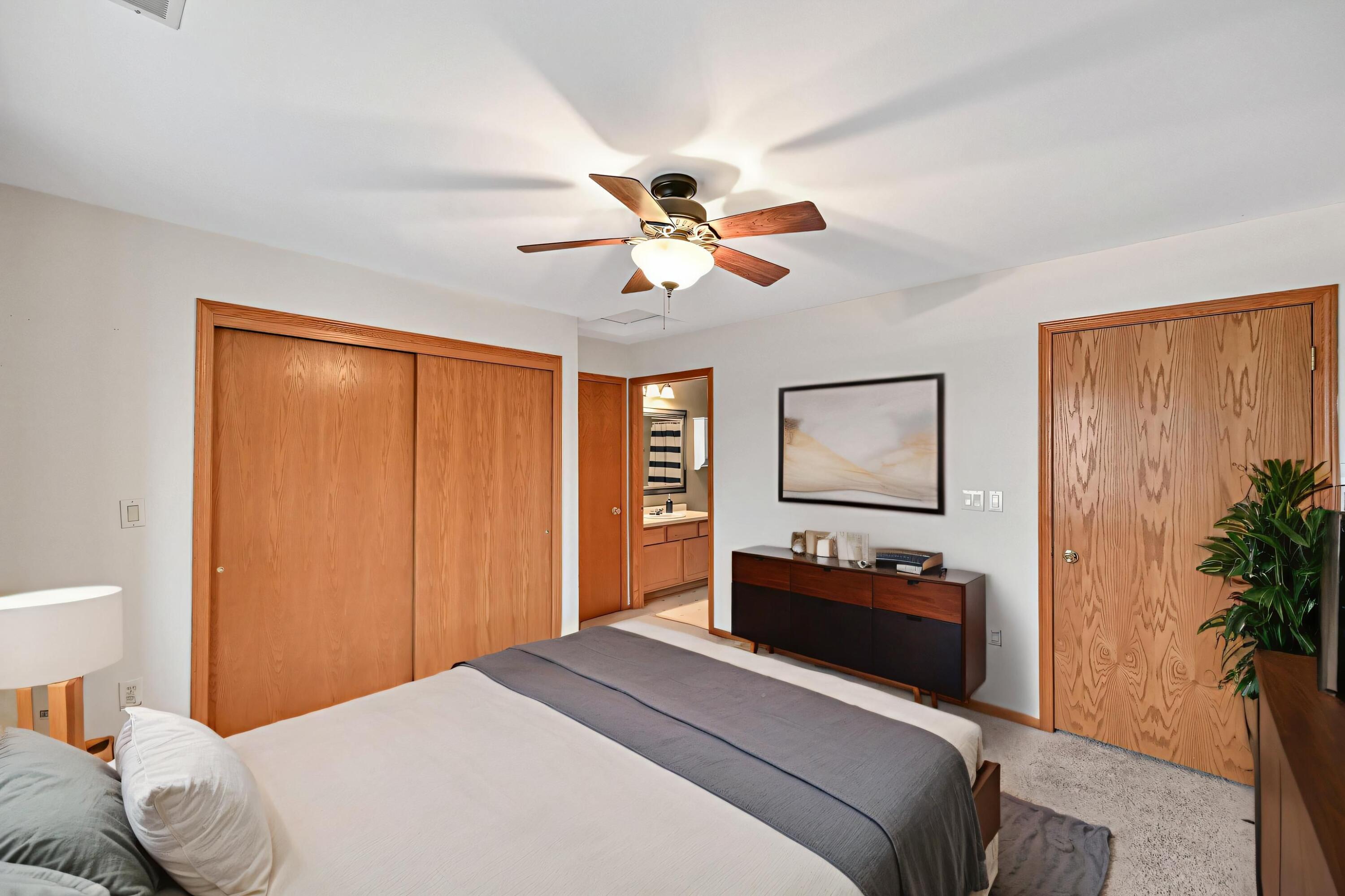 9390 West Loomis Road, Unit 1 Franklin, WI 53132 - Photo 20 of 25 DZ9390-13 - 0 (2)