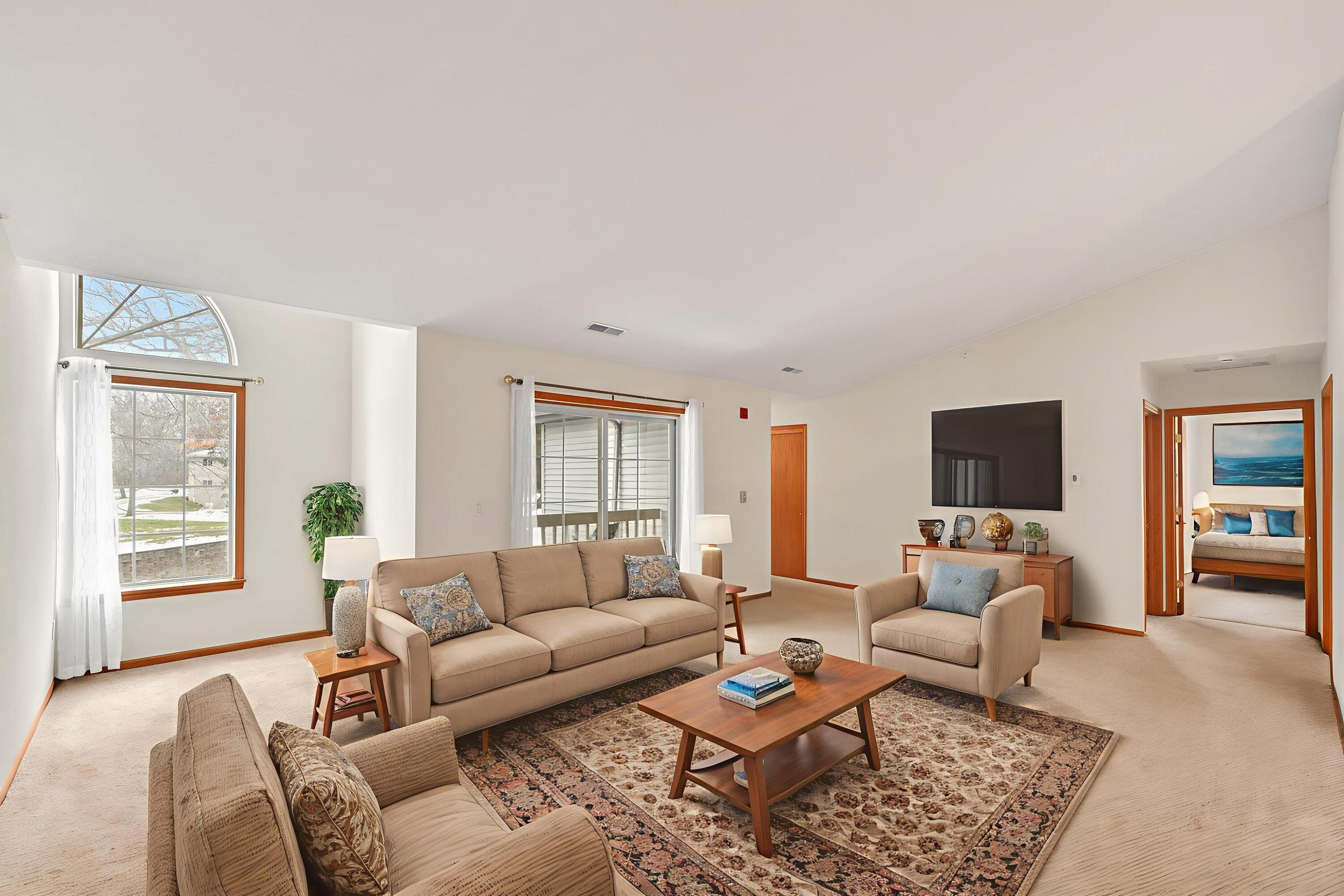 9390 West Loomis Road, Unit 1 Franklin, WI 53132 - Photo 10 of 25 DZ9390-4-(2) - Living Room - Standard -