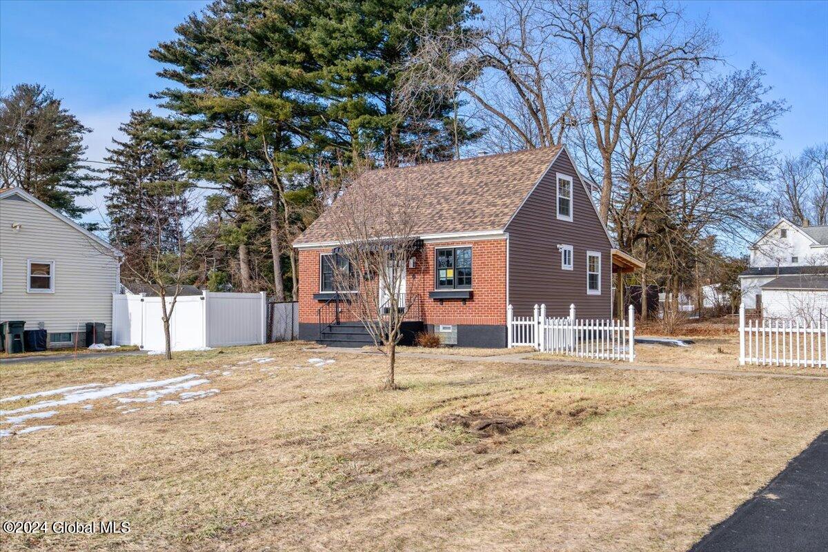 217 Chiswell Road Schenectady, NY 12304 - Photo 2 of 30 06-DSC04823