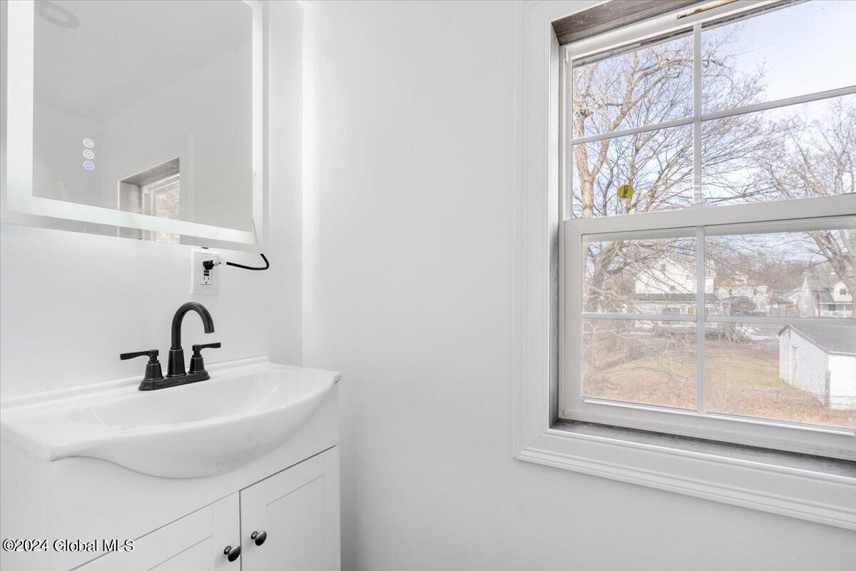 217 Chiswell Road Schenectady, NY 12304 - Photo 23 of 30 26-DSC04890