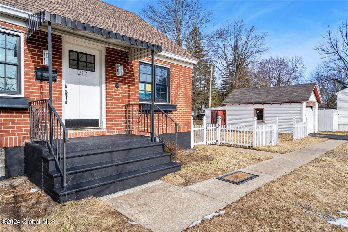 217 Chiswell Road Schenectady, NY 12304 - Photo 3 of 30 07-DSC04824