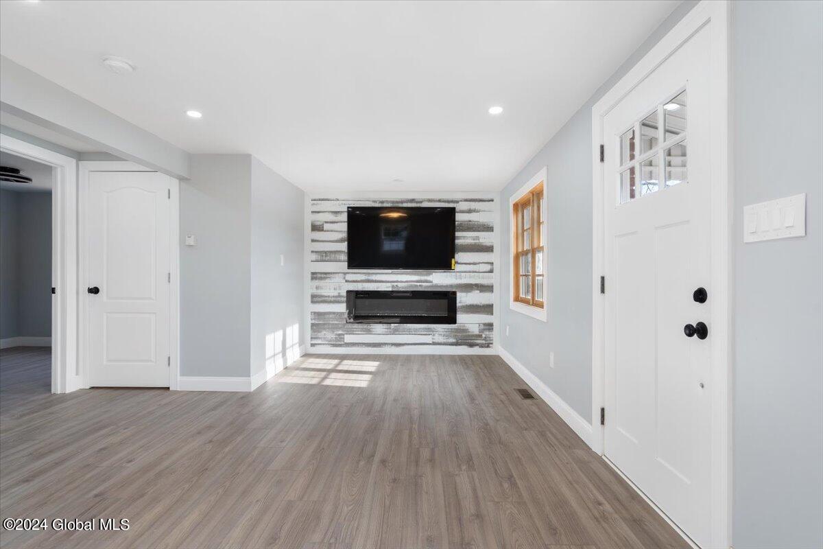 217 Chiswell Road Schenectady, NY 12304 - Photo 5 of 30 15-DSC04842